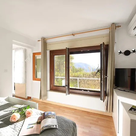 View And Pool - Happy Apartment *